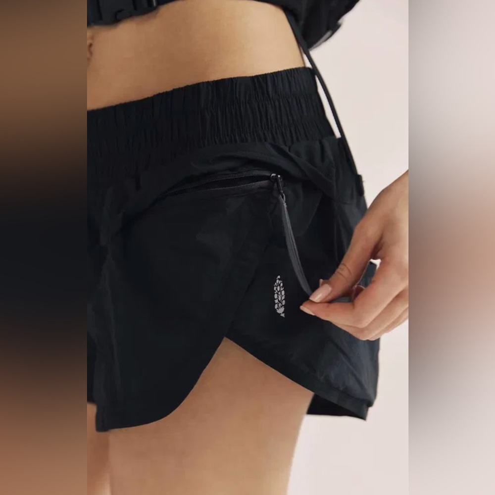 NWT Free People Movement L Above and Beyond Shorts in Black Cargo Utility New - Picture 4 of 8